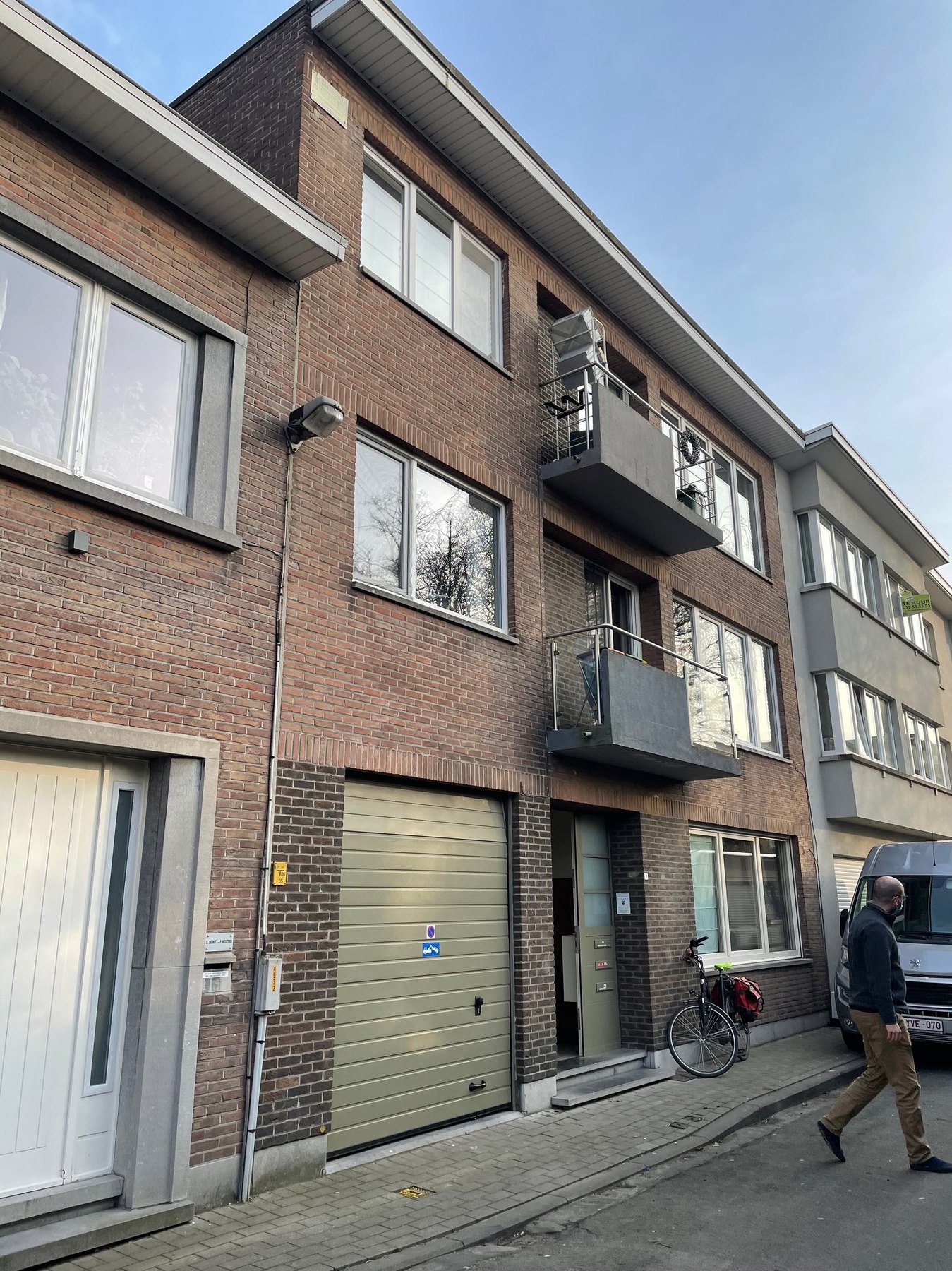 Eigen werf aan de gevel van een appartementsgebouw